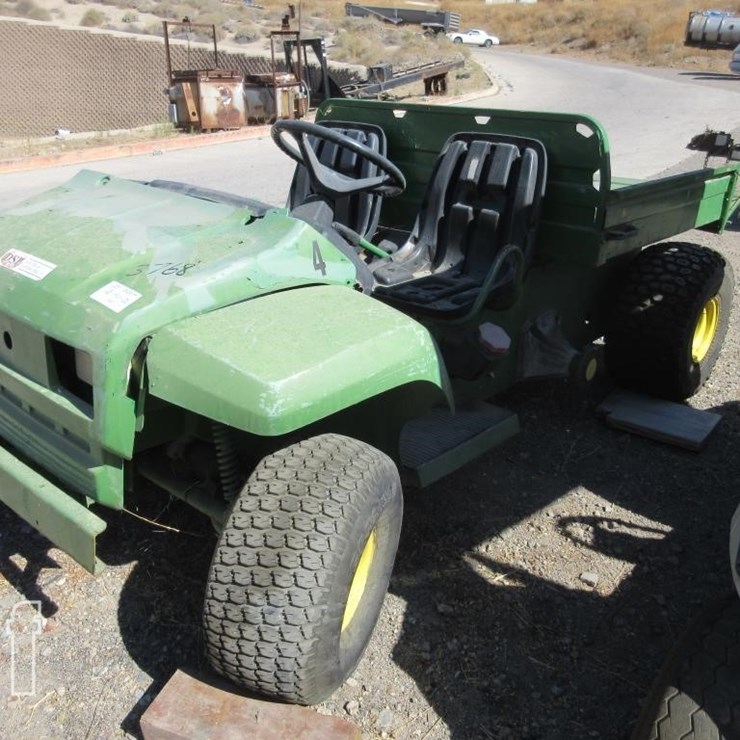 JOHN DEERE GATOR