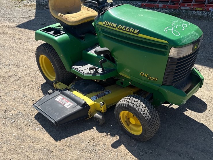 john-deere-gx325-image-1