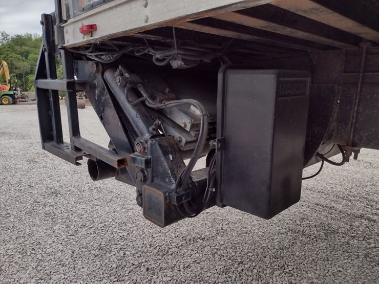 peterbilt-335-image-29
