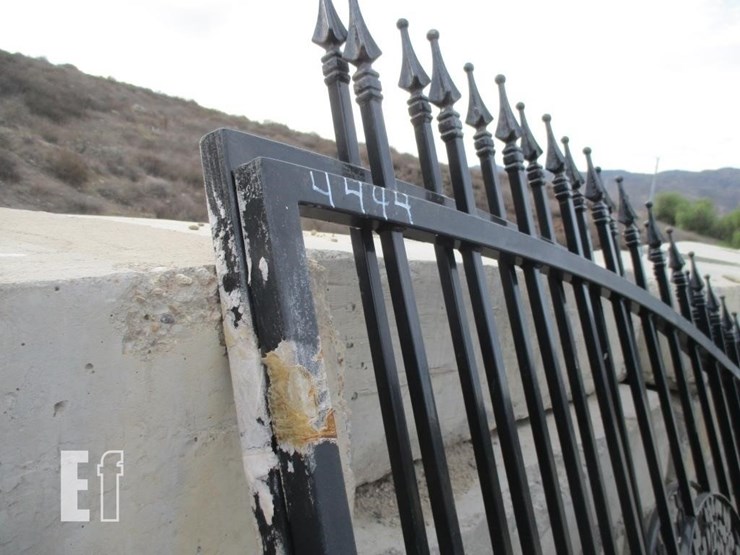 approx-7'-x-188"-l/r-leaf-metal-driveway-gate-image-3