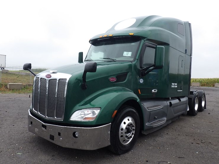 2021-peterbilt-579-image-1