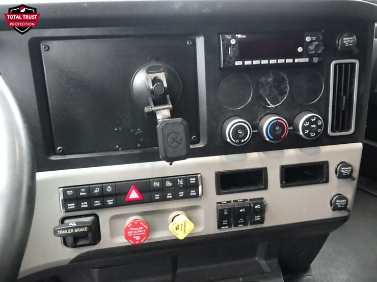 2023-freightliner-cascadia-126-image-22