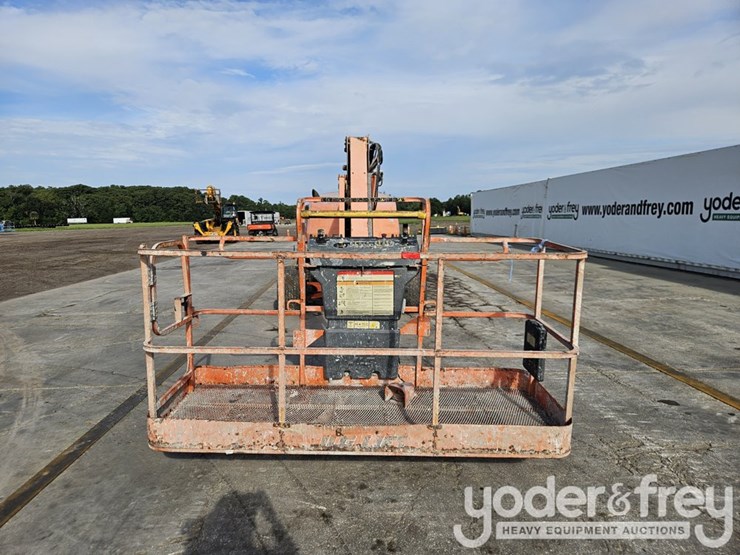 2018-jlg-460sj-image-11