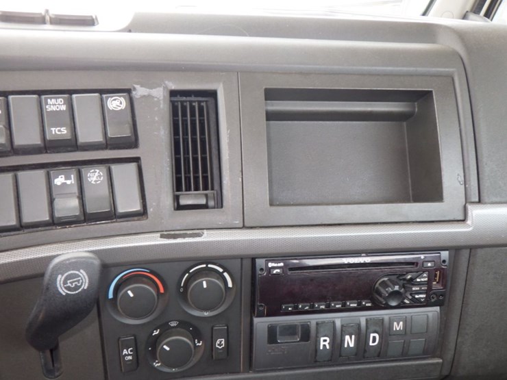 2020-volvo-vnr300-image-20