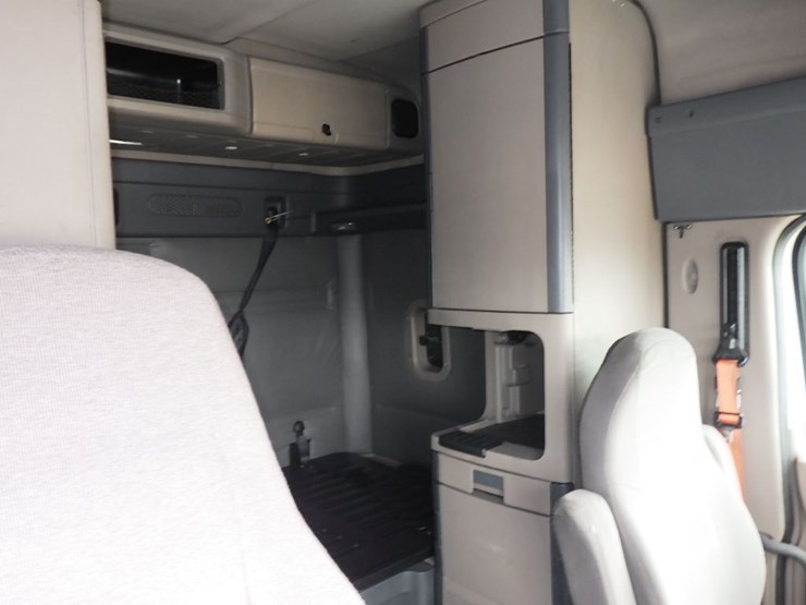 2018-freightliner-cascadia-125-evolution-image-6