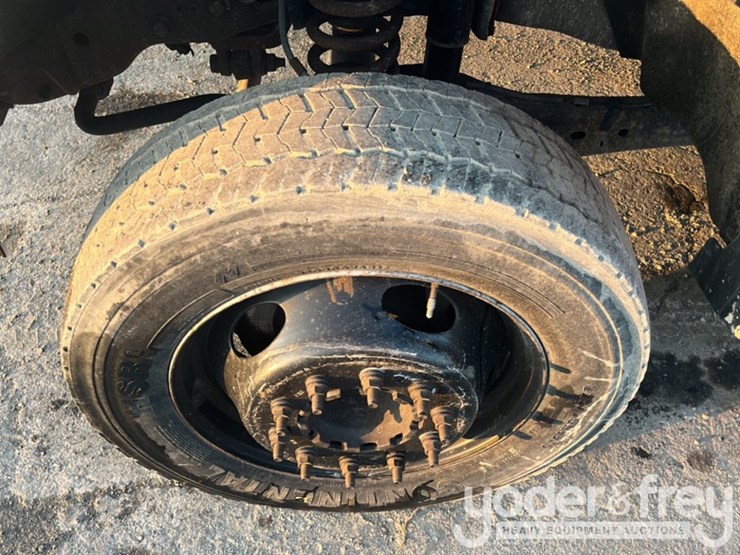 2011-ford-f550-image-16