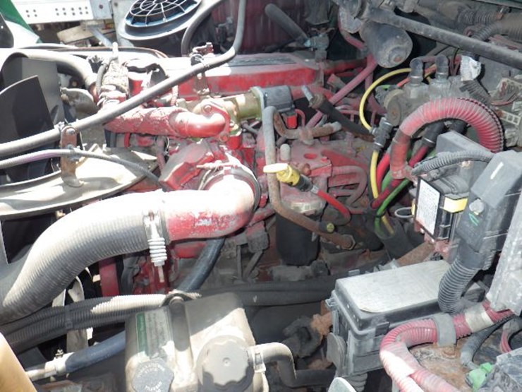 2016-freightliner-m2-106-image-24