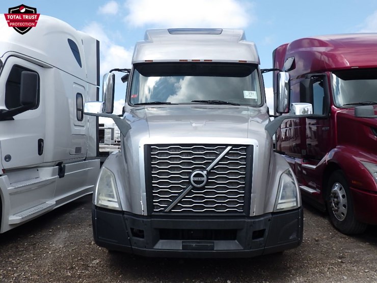 2019-volvo-vnl860-image-2