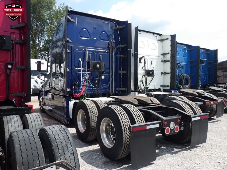 2019-freightliner-cascadia-126-image-14