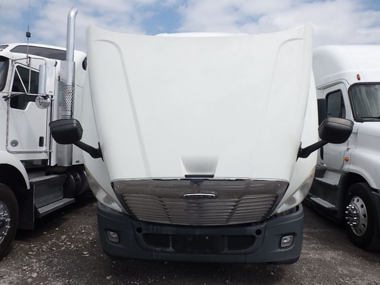 2016-freightliner-cascadia-125-image-30