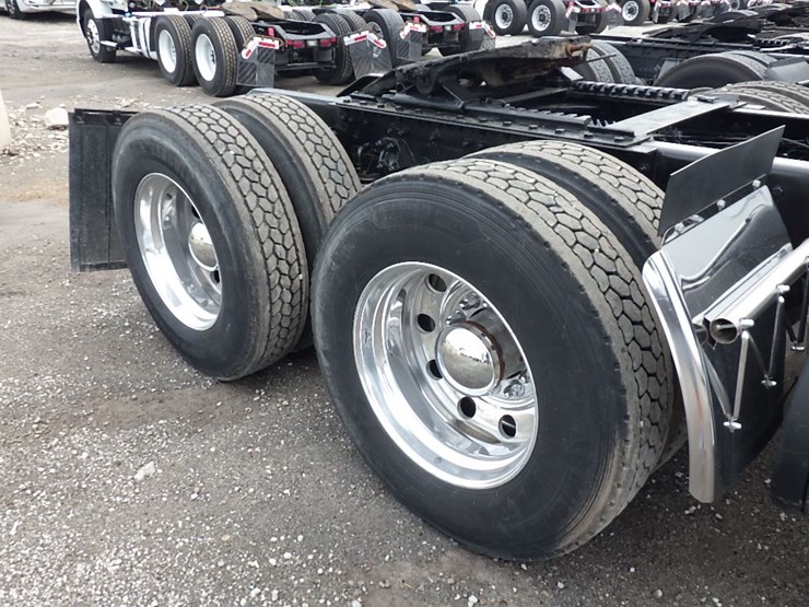 2016-kenworth-w900-image-4