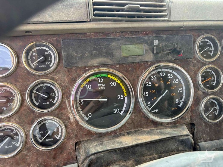 2007-freightliner-columbia-120-image-22