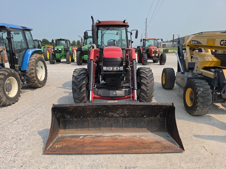 case-ih-farmall-140a-image-2