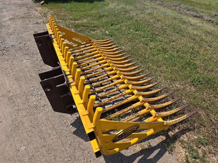 shoule-hb-7-rock-fork,-has-bolt-on-mounts,-84”-wide,-1-3/8”-round-bar-tine,-5”-spacing,-heavy-duty,-image-5