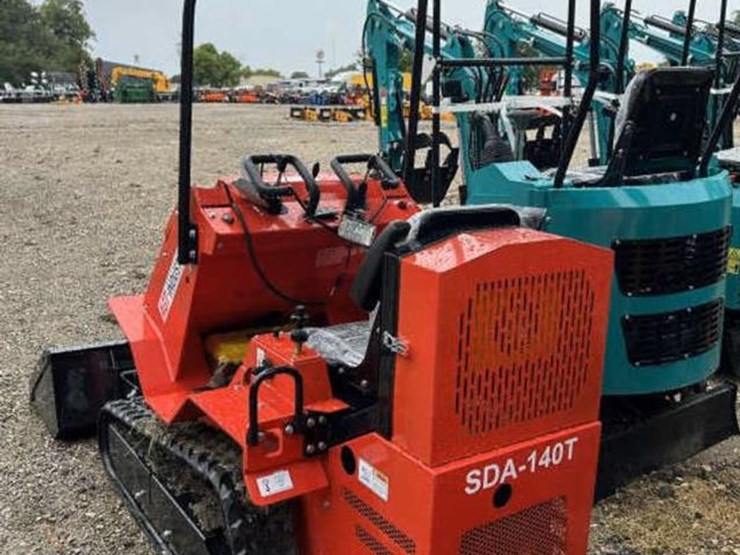 #242-•-mini-skid-steer-loader---agt---gas-image-5