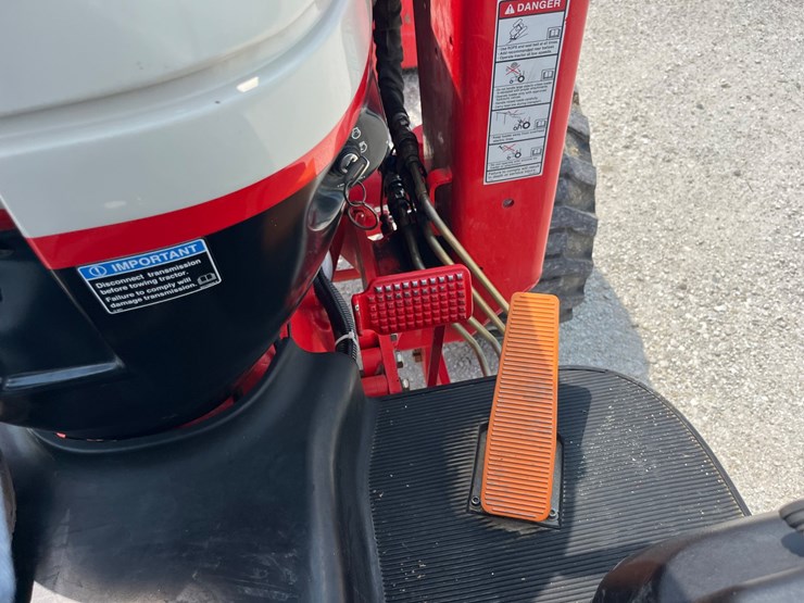new-holland-boomer-8n-image-25
