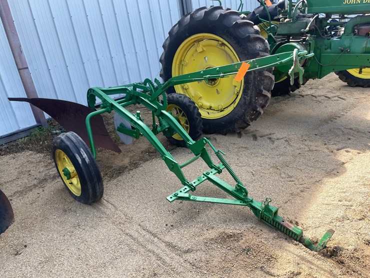 #4684-•-john-deere-sinlge-bottom-plow-image-3