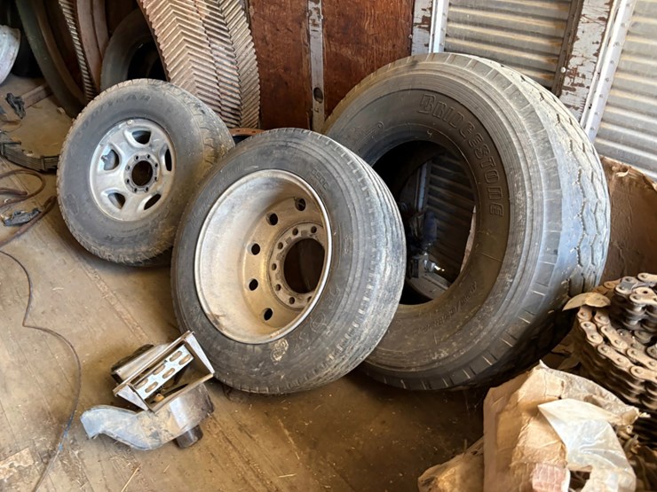 pallet-of-rex-22-triple,-double,-&-single-roller-chain-w/-assorted-truck-parts,-wheels-&-tires-image-3