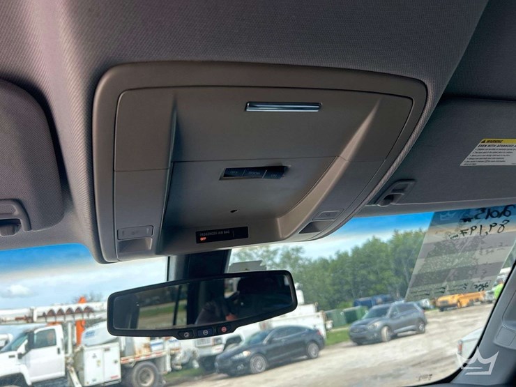 2015-chevrolet-tahoe-image-18