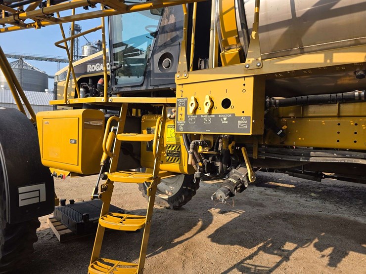 rogator-1074-self-propelled-sprayer,-100'-booms,-currently-winterized,-320/90r50-tires,-rears-with-d-image-32