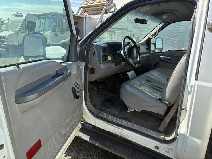 2001-ford-f350-image-16