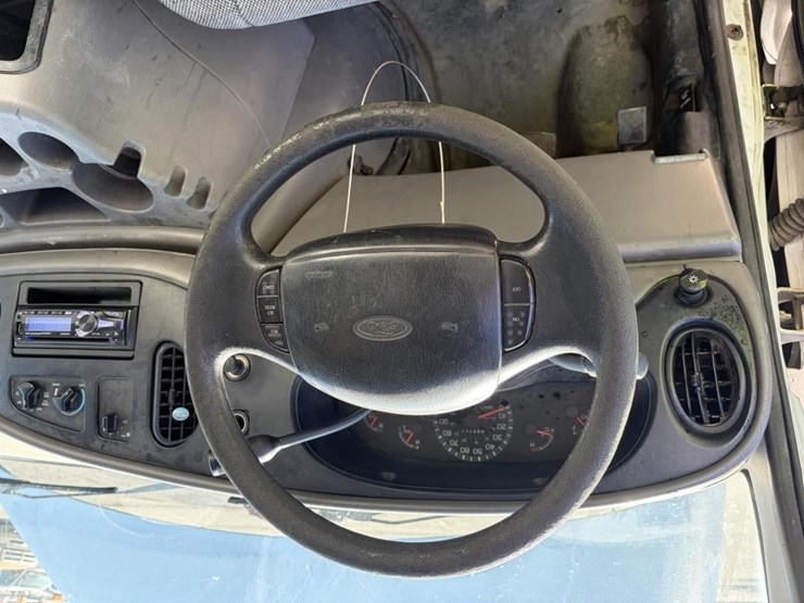 2002-ford-e350-image-13