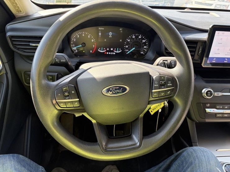 2020-ford-explorer-image-15