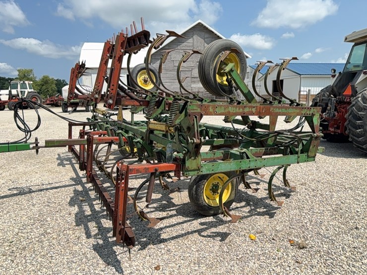 john-deere-1010-image-24