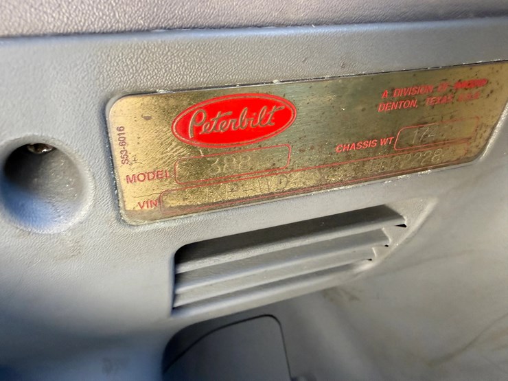 2014-peterbilt-388-image-14