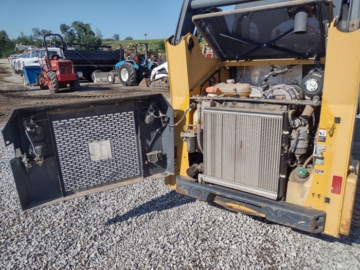 deere-318g-image-23