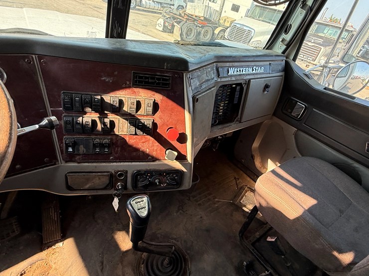 2013-western-star-4900-image-14