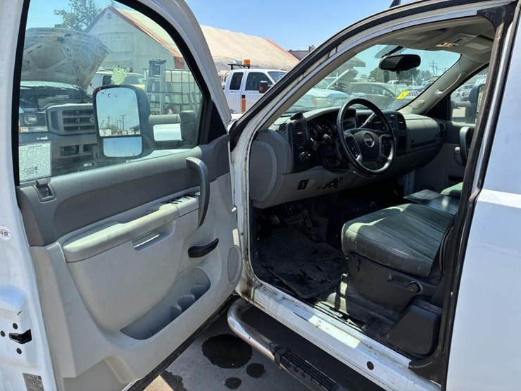 2012-gmc-sierra-2500hd-image-16