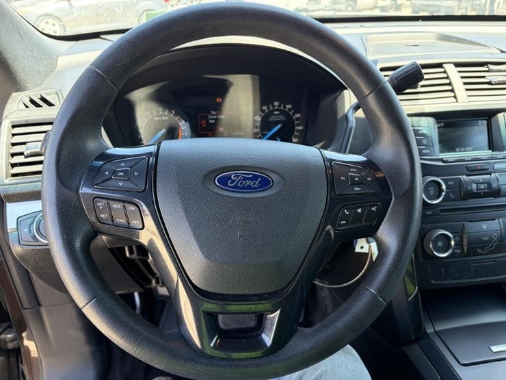 2016-ford-explorer-image-13