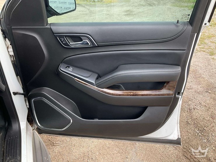2015-chevrolet-tahoe-image-25