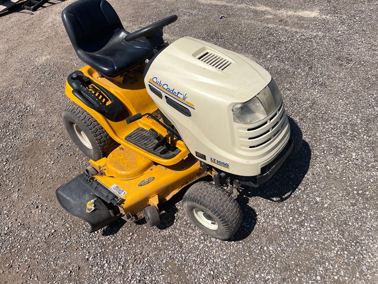 cub-cadet-lt1050-image-3
