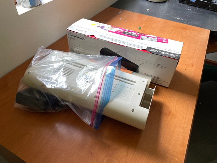 #7312-•-laminator-and-portable-shredder-image-2