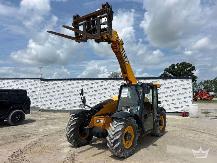 2014-jcb-527-58-image-1