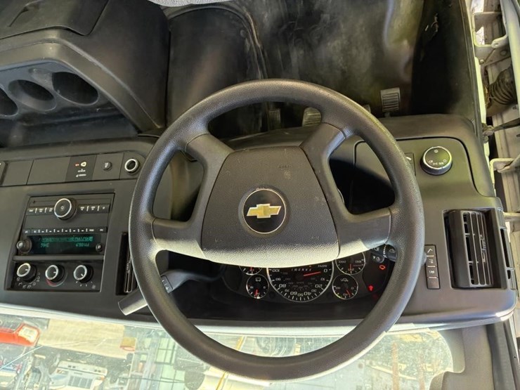2017-chevrolet-express-g3500-image-15