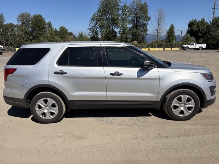 2018-ford-explorer-image-3