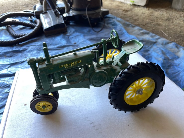 #4713-•-assortment-of-toy-tractors-image-11