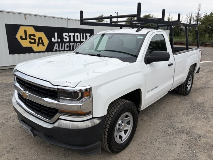 2017-chevrolet-silverado-1500-image-1