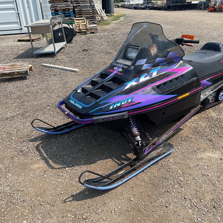 #4493 • 1995 Polaris Indy XLT 440 Snowmobile (No Reg. Card)
