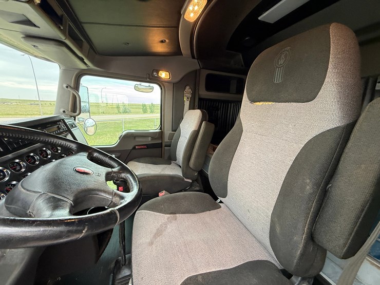 2014-kenworth-t800-image-19