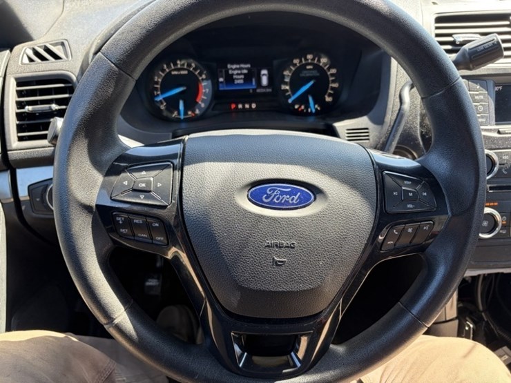 2017-ford-explorer-image-34