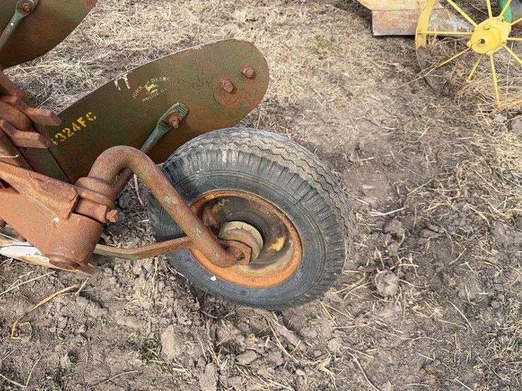 john-deere-three-point-three-bottom-plow-image-13