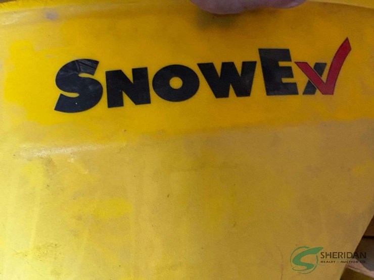 snowex-salt-spreader,-new-in-the-box-image-2