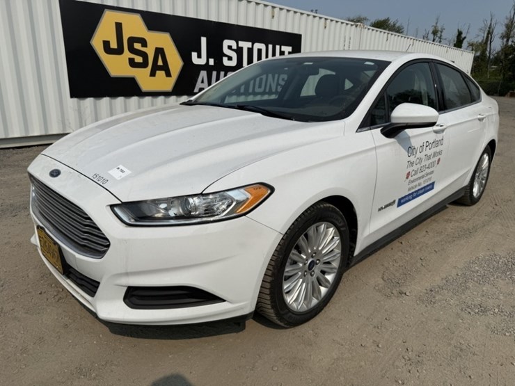2015-ford-fusion-hybrid-sedan-image-1