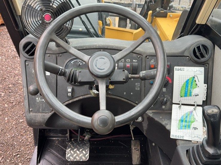 caterpillar-tl642c-image-12