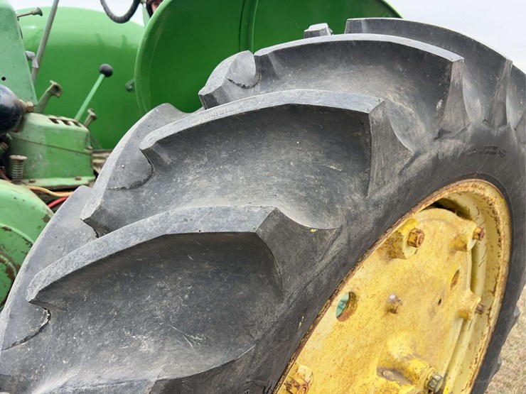 john-deere-520-image-48