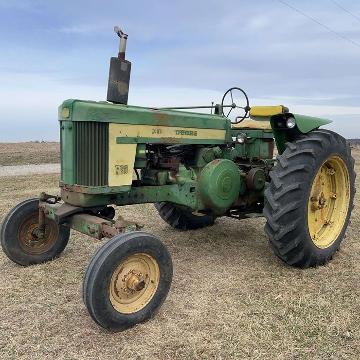 JOHN DEERE 720